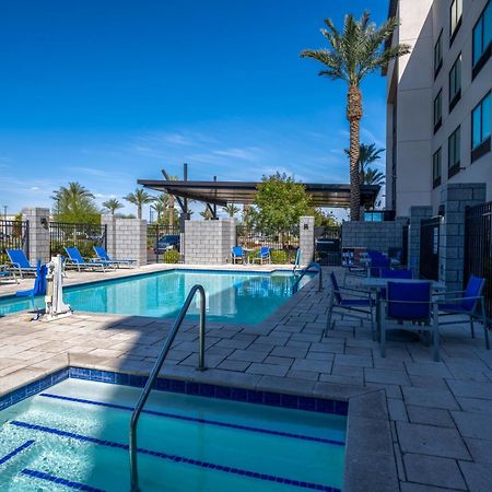 Holiday Inn Express & Suites - Gilbert - Mesa Gateway Airport Exterior photo