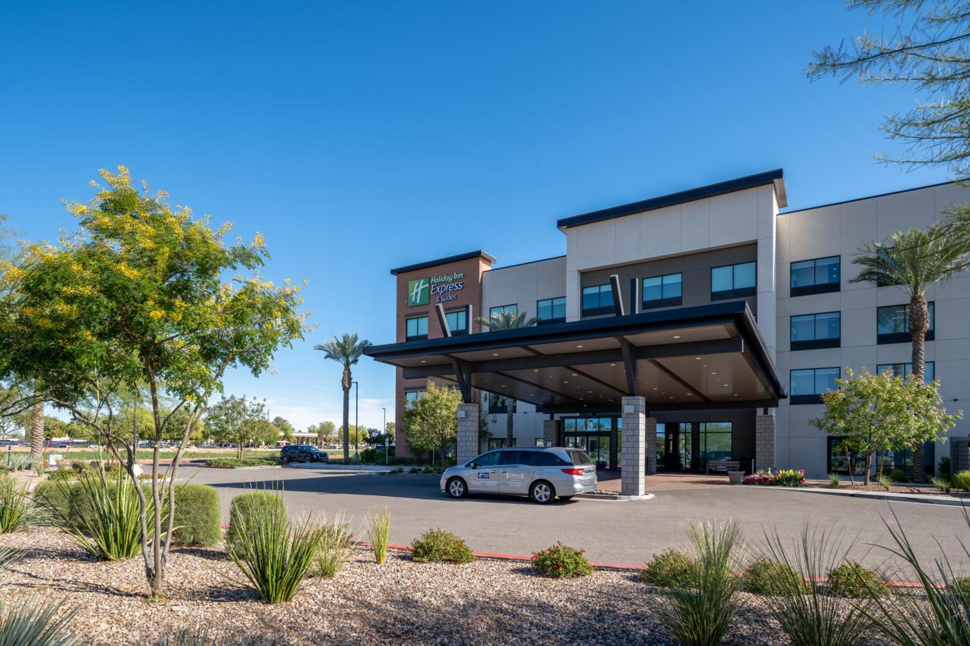 Holiday Inn Express & Suites - Gilbert - Mesa Gateway Airport Exterior photo