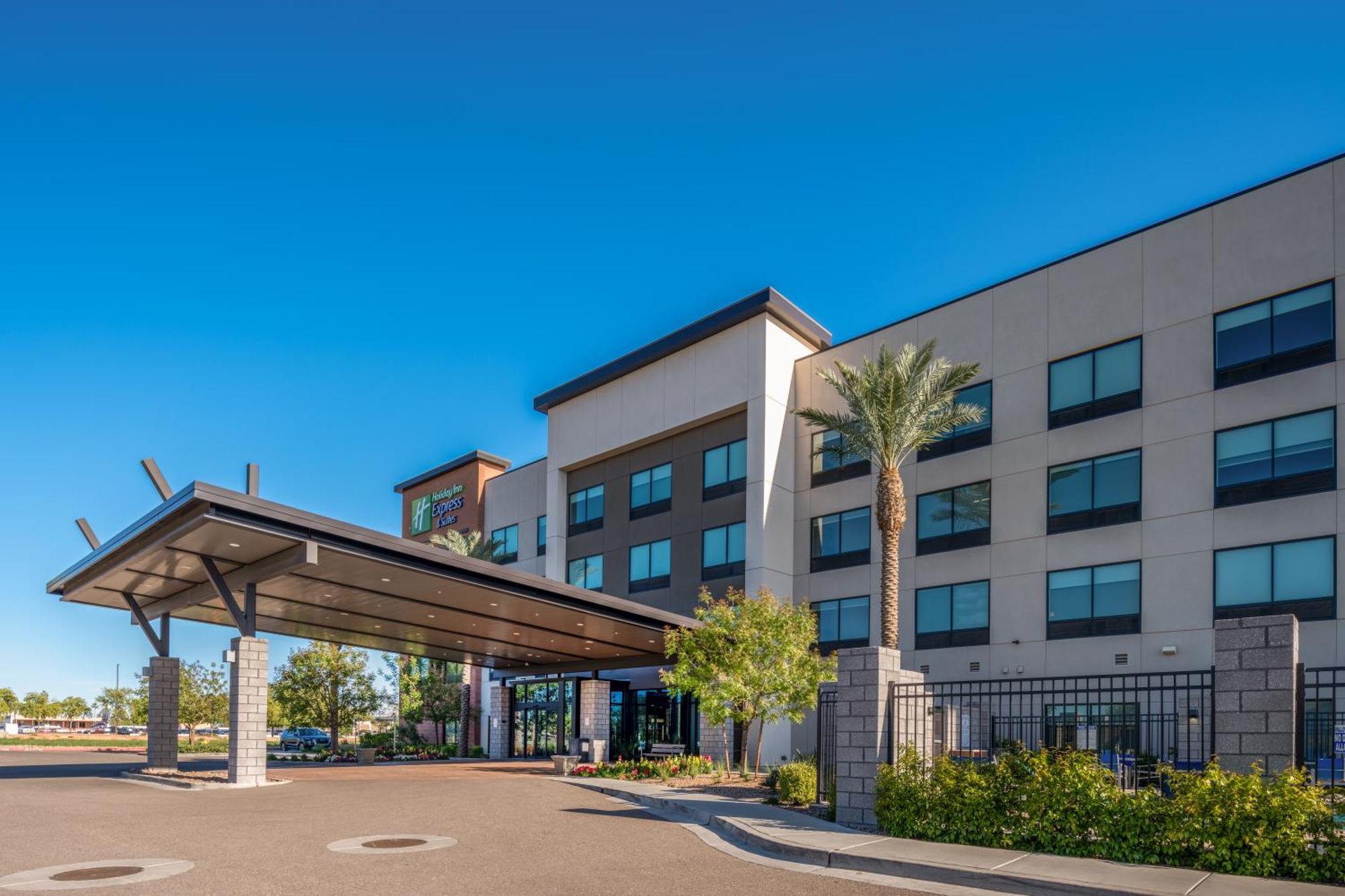 Holiday Inn Express & Suites - Gilbert - Mesa Gateway Airport Exterior photo