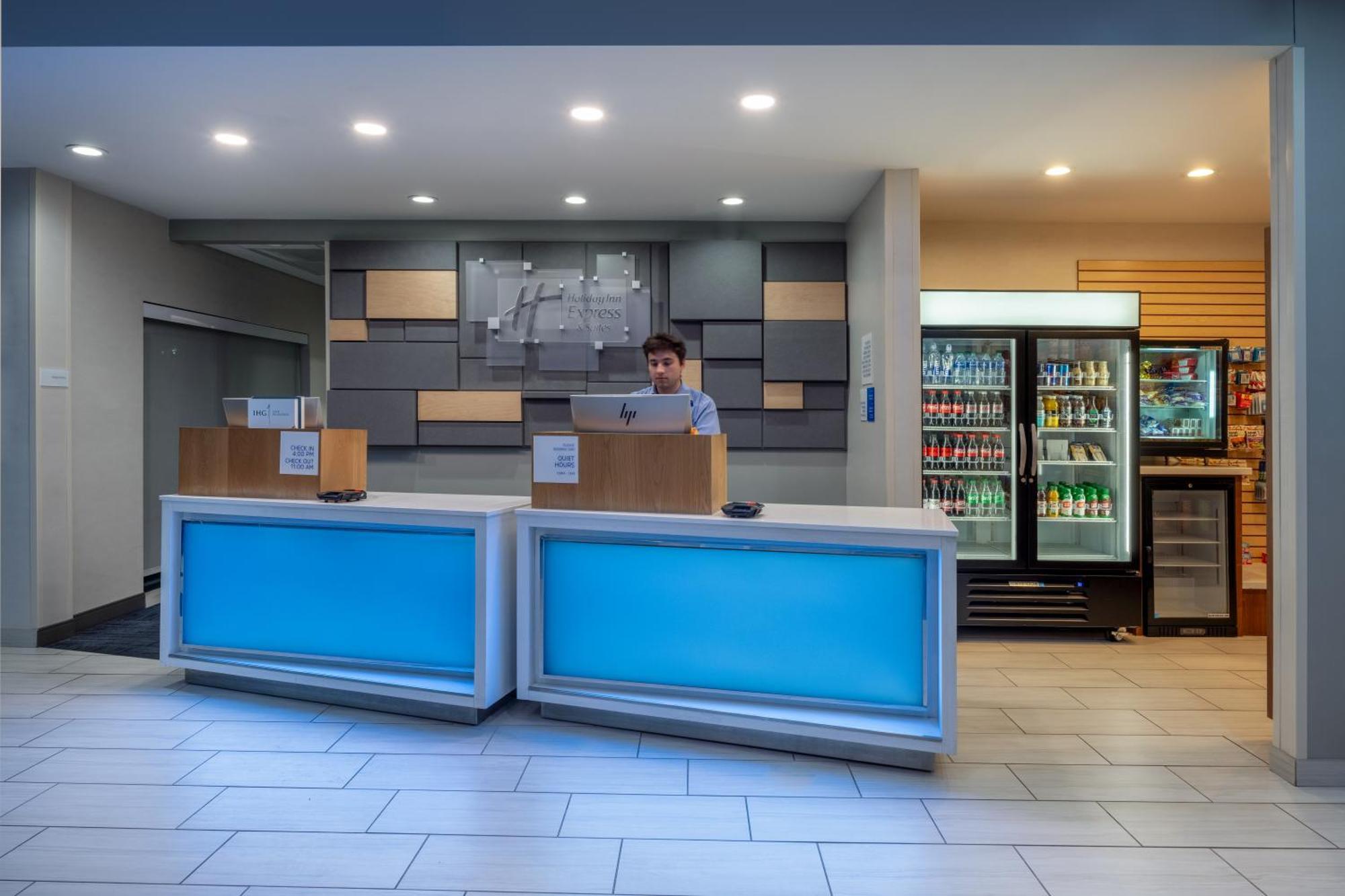Holiday Inn Express & Suites - Gilbert - Mesa Gateway Airport Exterior photo