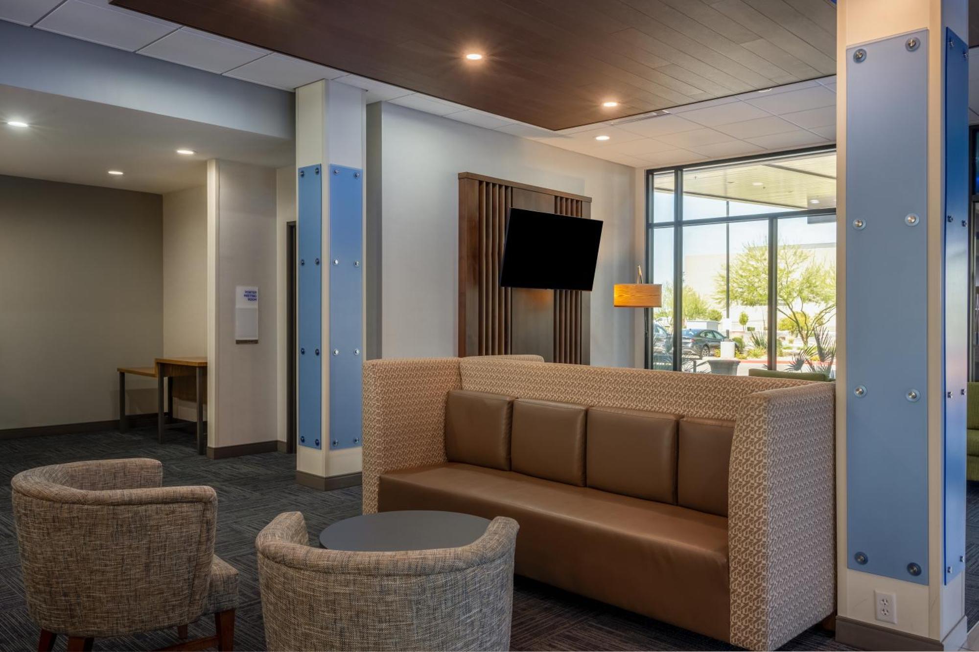 Holiday Inn Express & Suites - Gilbert - Mesa Gateway Airport Exterior photo